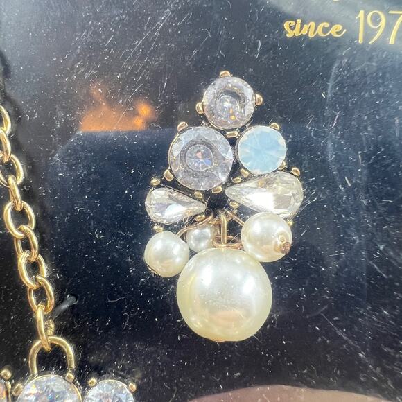 Cubic Zirconia Necklace and Earring Set Faux Pearls Antique Gold Tone New in Box - Picture 3 of 5
